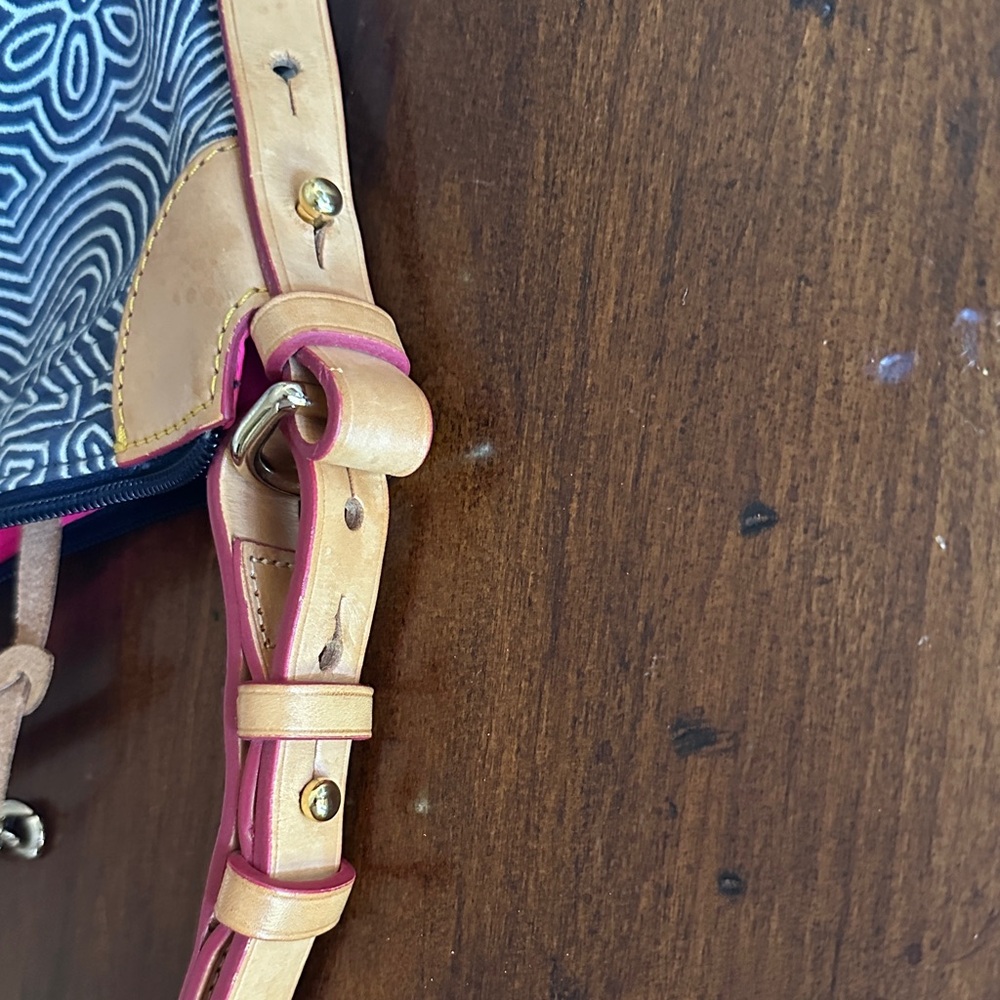 Vintage: Dooney & Bourke - Doodle bag with bright pink lining - Picture 10 of 11